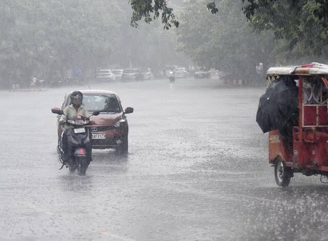 तेज़ हवाएं और बारिश: कई क्षेत्रों में बदला मौसम"