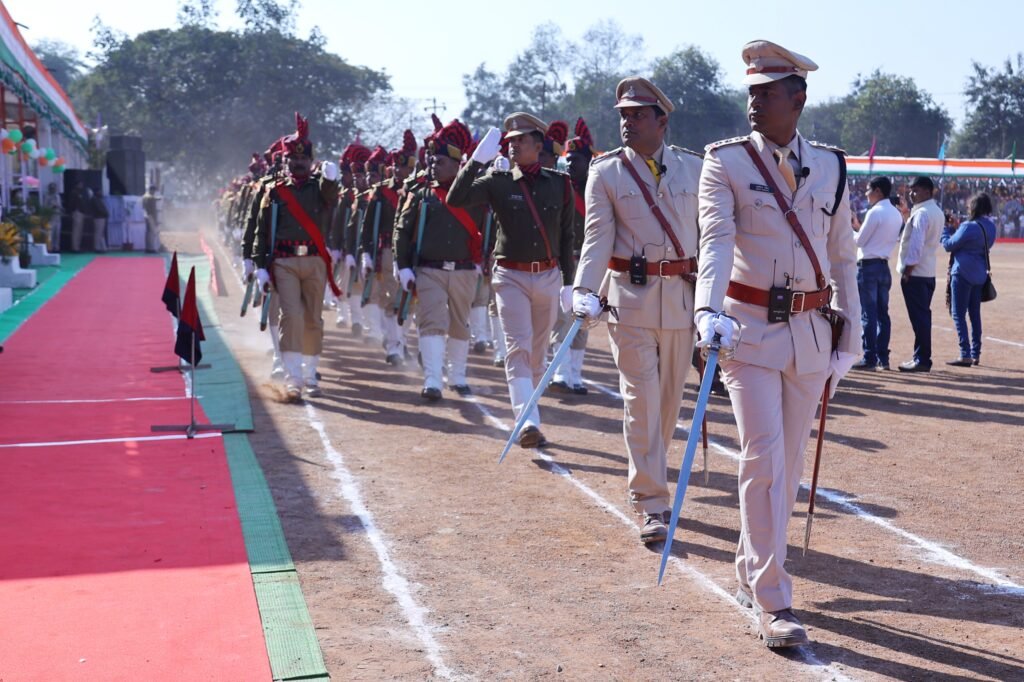 76 वेंं गणतंत्र दिवस पर उप मुख्यमंत्री श्री अरूण साव ने फहराया तिरंगा