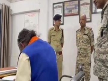 तमाशा बना दिया है – सांसद भोजराज नाग का पुलिस पर फूटा गुस्सा, गाली-गलौच का वीडियो वायरल!